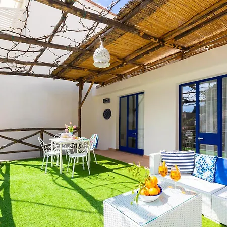Yourhome - Amami Apartment